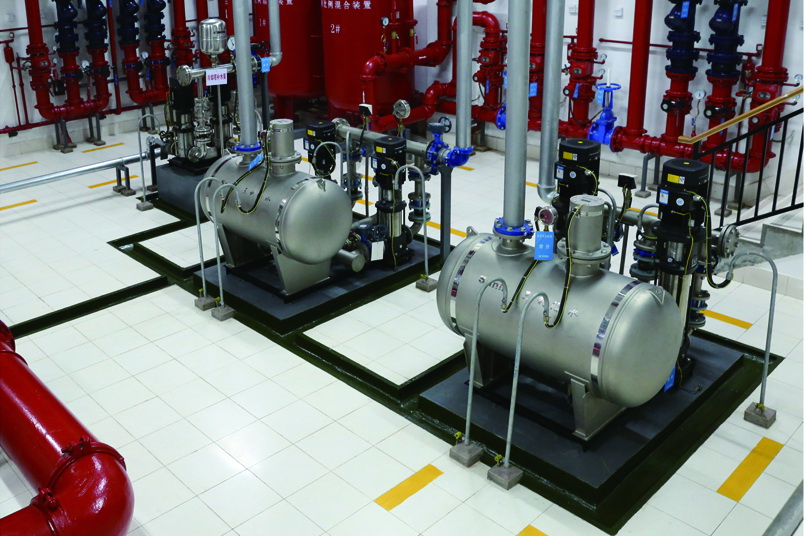 蕪湖時(shí)代金融中心消防泵房設(shè)備、管道安裝，泵房設(shè)備基礎(chǔ)、排水溝、支架細(xì)部做法